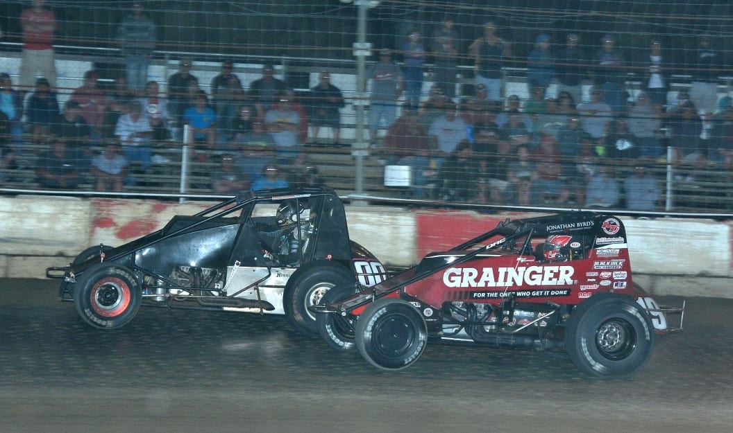 Kevin Thomas Jr. (19) charges under Thomas Meseraull at Montpelier (Ind.) Speedway. (Randy Crist photo)
