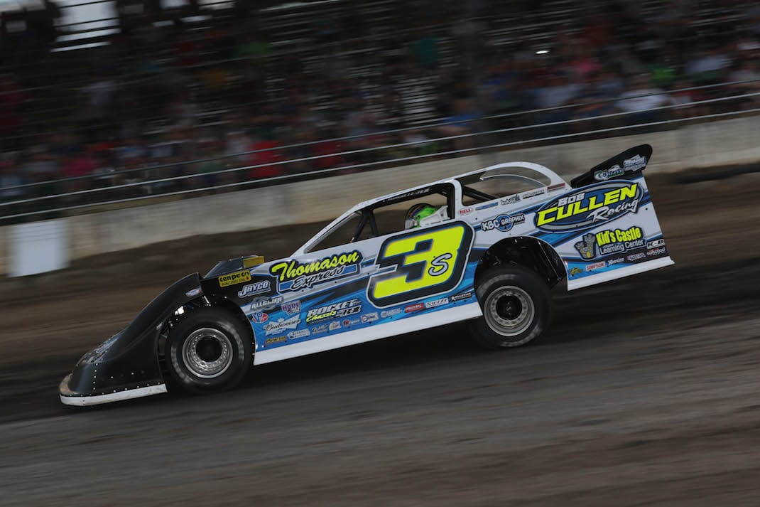 Brian Shirley en route to victory at Lincoln Speedway. (Brendon Bauman photo)