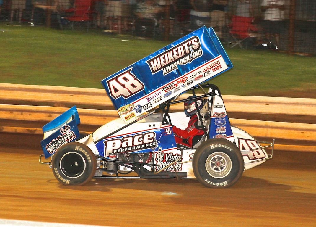 Danny Dietrich en route to victory at Williams Grove Speedway. (Dan Demarco photo)