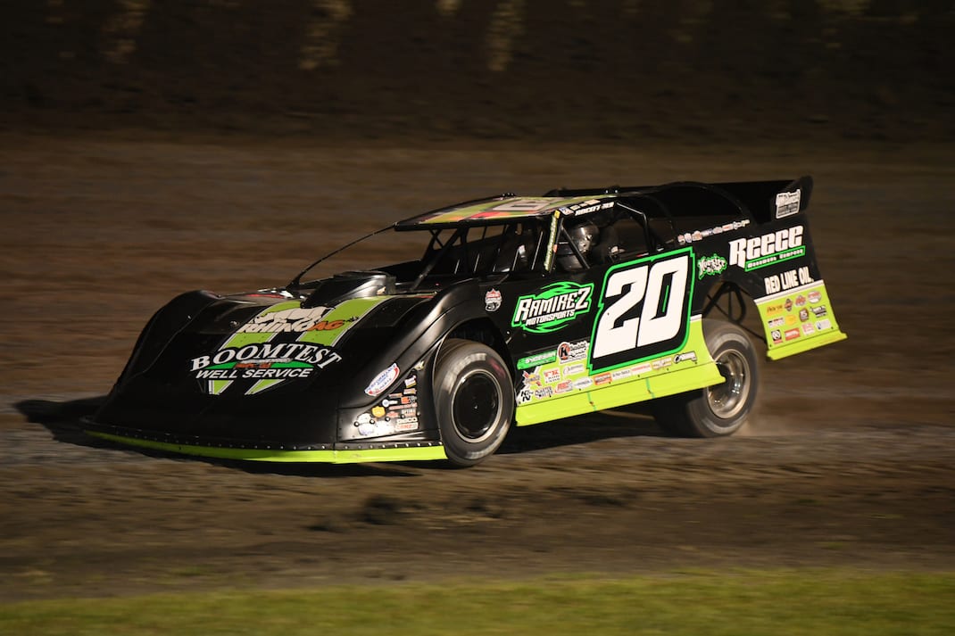 Jimmy Owens en route to victory at Tri-City Speedway. (Don Figler photo)