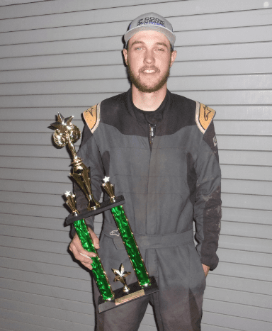 Kinzer Cox won Saturday's sprint car feature at Southern Oregon Speedway.