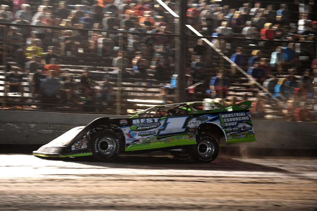 Tyler Erb en route to victory at Tri-City Speedway. (Don Figler photo)