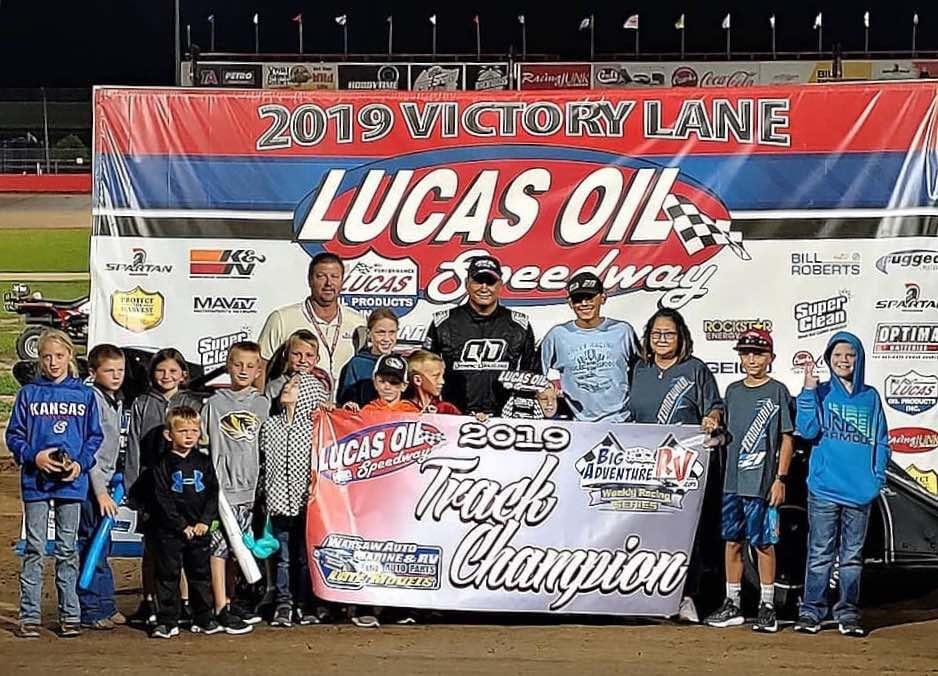 It was a large victory lane celebration after Johnny Fennewald won the Warsaw Auto Marine & RV ULMA Late Model feature and track championship Saturday night at Lucas Oil Speedway. (Kenny Shaw photo)