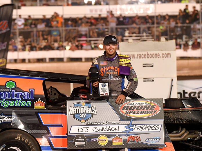 D.J. Shannon led a California sweep of the top three places in Thursday’s first Modified qualifying feature at the IMCA Speedway Motors Super Nationals fueled by Casey’s. (Tom Macht Photo)