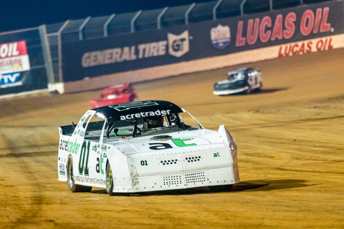 Peyton Taylor en route to victory at Lucas Oil Speedway. (Kenny Shaw photo)