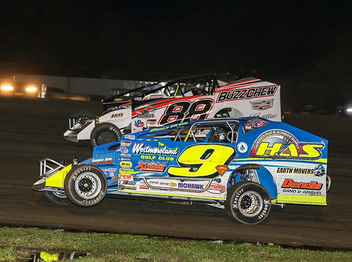 Matt Sheppard (9s) and Mat Williamson (88) will settle the fight for the Super DIRTcar Series title during the Can-Am World Finals.