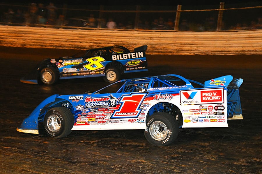 Brandon Sheppard (1) races under Kyle Strickler during Saturday's World of Outlaws Morton Buildings Late Model Series feature at Volunteer Speedway. (Michael Moats Photo)