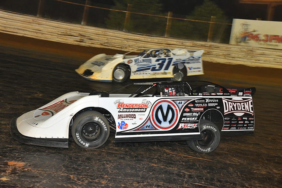 Chris Madden (0M) races under Tyler Millwood during Saturday's World of Outlaws Morton Buildings Late Model Series feature at Volunteer Speedway. (Michael Moats Photo)