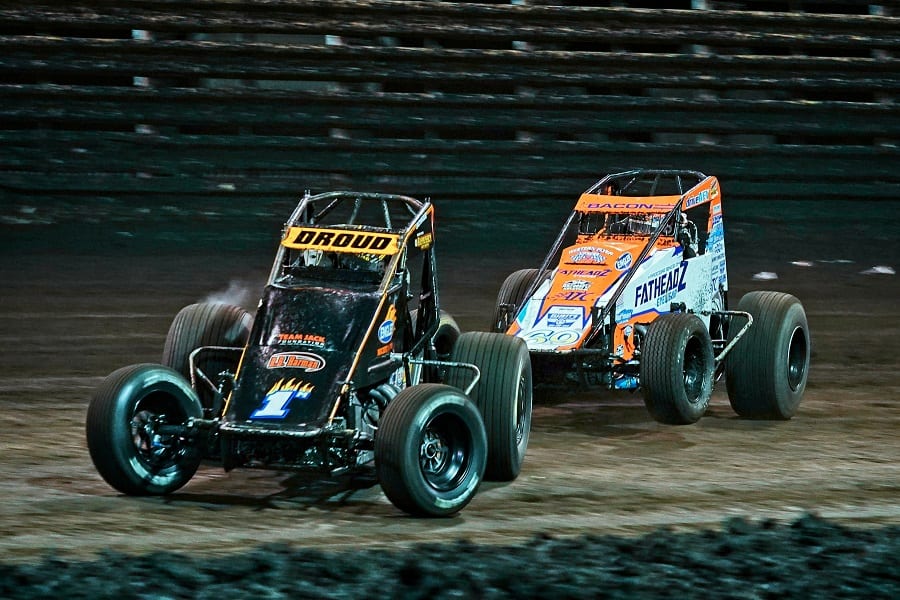 Don Droud Jr (1m) fends off Brady Bacon during Saturday's Brandt Corn Belt Nationals finale at Knoxville Raceway. (Ray Hague photo)