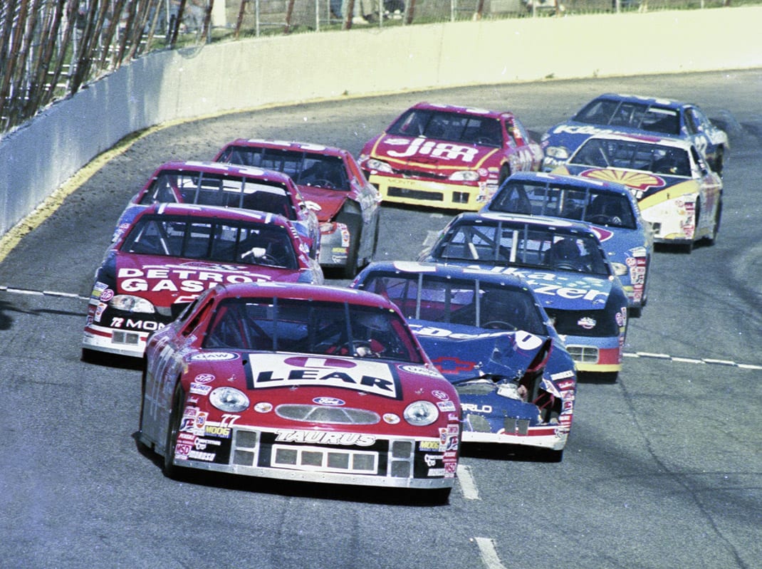 Ed Berrier leads at Hickory in 1998. (Mike Horne/BRH Racing Archives Photo)
