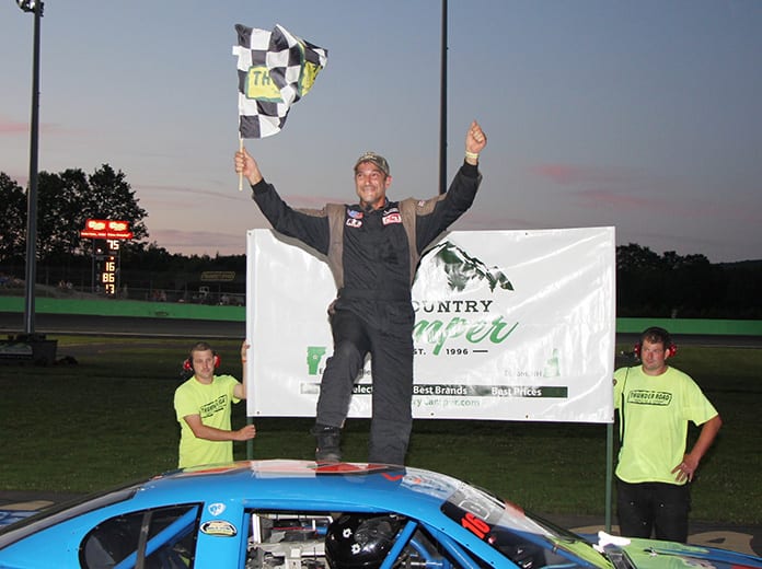 Scott Dragon triumphed in the Country Camper Midseason Championships for the second time in his career. (Alan Ward photo)