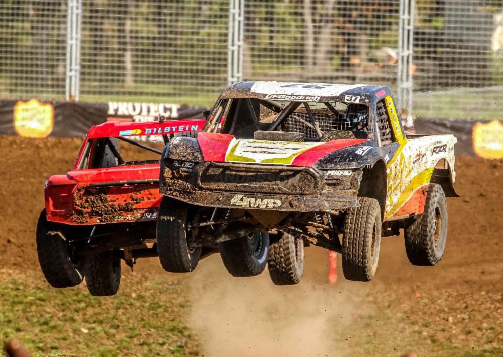 R.J. Anderson (right) makes the pass of Jerett Brooks in Friday's Pro 2 opener at the Lucas Oil Off Road Shootout Presented by General Tire. (Lucas Oil Off Road Racing Series photo)