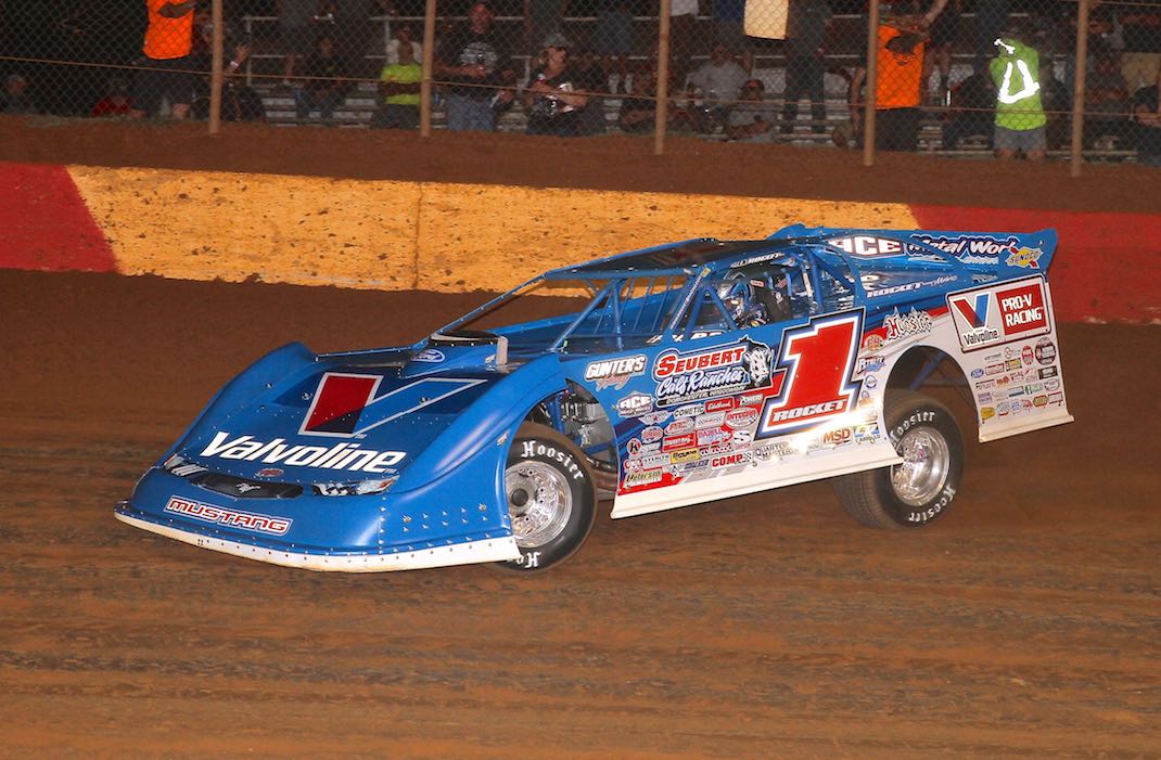 Brandon Sheppard en route to victory at Lincoln Speedway. (Dan Demarco photo)