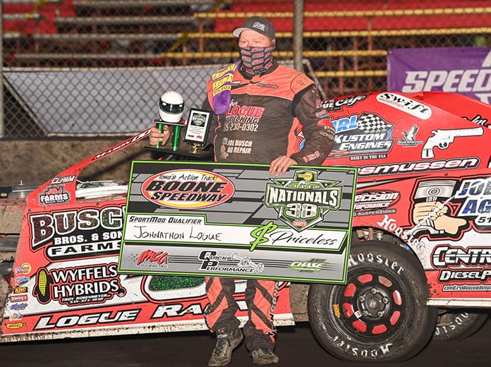 Defending IMCA Super Nationals Northern sportmod champion Johnathon Logue clinched a front row starting position in Saturday's championship feature with a win Wednesday night. (Tom Macht Photo)
