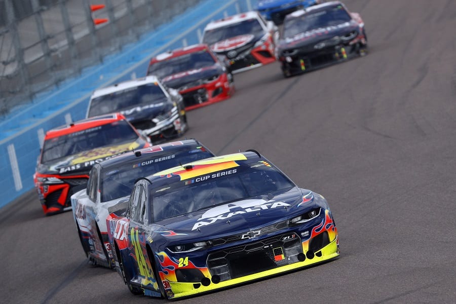 William Byron (24) heads a pack of cars during Sunday's Season Finale 500 at Phoenix Raceway. (HHP/Andrew Coppley photo)