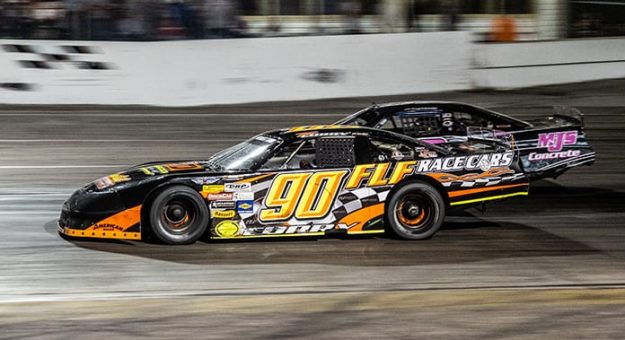 Steve Dorer (90) on his way to victory during Florida Speed Fest on Saturday at Showtime Speedway. (Jason Reasin Photo)