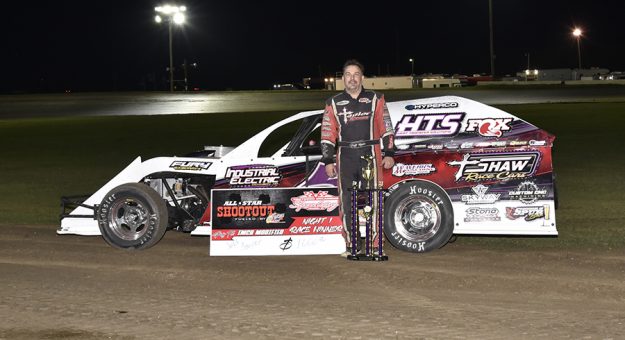 Jeff Taylor charged from 16th starting in winning the All Star Shootout opening night feature for IMCA Modifieds at Southern Oklahoma Speedway. The $1,000 checkers put Taylor on the Fast Shafts All-Star Invitational ballot. (Debbie Hix Photo)