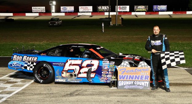 Ricky Baker was the late model feature winner at Illinois’ Grundy County Speedway on Saturday night. (Chris Goodaker Photo)