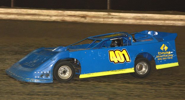 Greg Cantrell Jr. and his No. 401 on their way to victory at Illinois’ Sycamore Speedway Saturday night. (Stan Kalwasinski Photo)