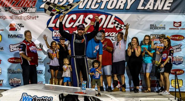Nic Bidinger earned the Cedar Creek Beef Jerky USRA Modified feature victory on Saturday night at Lucas Oil Speedway. (GS Stanek Racing Photography)