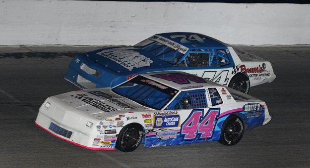 Chuck Barnes Jr. (44) on his way to victory Sunday at Salem Speedway. (Neil Cavanah Photo)
