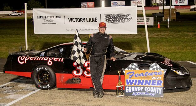 Wes Griffith Jr. won the 30-lap late model stock car feature race at Illinois’ Grundy County Speedway Friday night. (Chris Goodaker Photo)