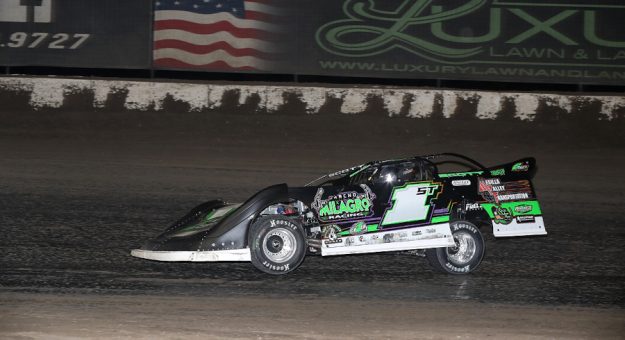 Johnny Scott romps to victory Saturday at 81 Speedway in Kansas. (Mike Ruefer photo)