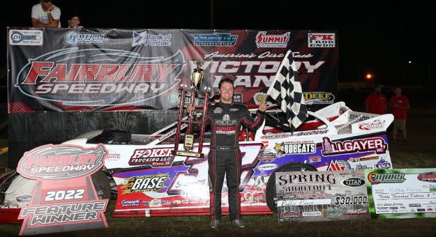 Bobby Pierce in victory lane after a $30,000 score at Fairbury Speedway. (Mike Ruefer photo)
