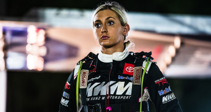 Reimer Becomes First Woman To Win National Midget Feature