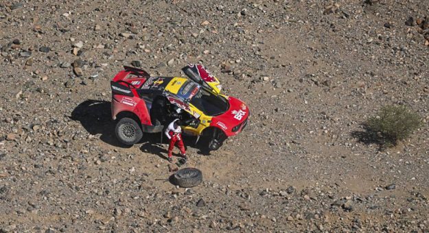 Visit Sainz Takes Advantage Of Loeb’s Setbacks At Dakar page