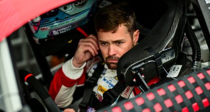 Stenhouse Jr. Signs Multi-Year Extension With JTG